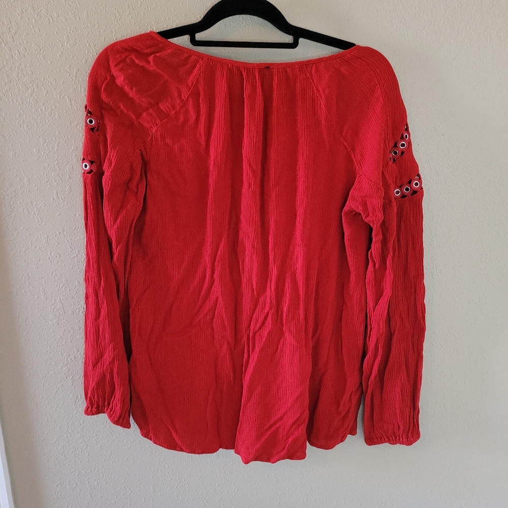 Melissa Paige Red blouse. SIlver circle design on shoulders - Picture 4 of 10